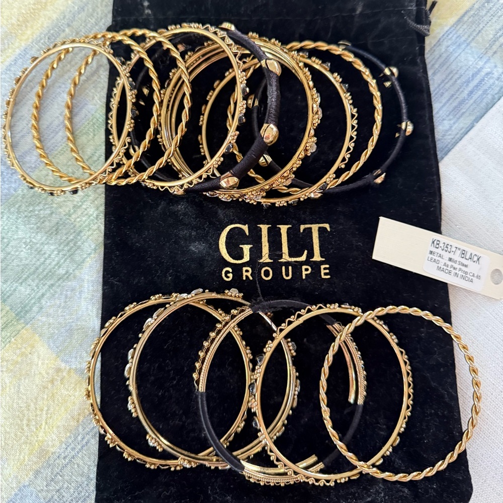 Amrita Singh Bangle Bangle

Www.banglebangle.com